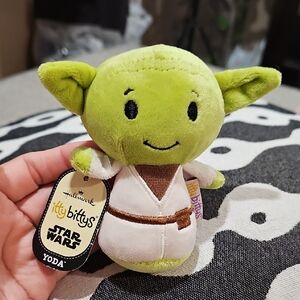Hallmark Itty Bittys Star Wars Yoda Plush - Green and White